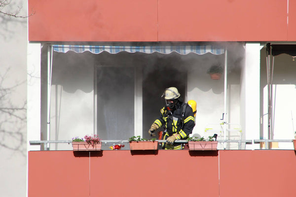 Brandszenarien in der Wohnung – Feuerarten erkennen und richtig reagieren